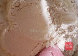 蛋黄白莲蓉月饼的做法图解3