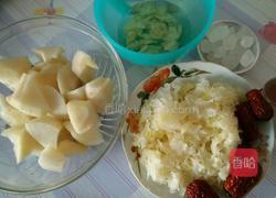 雪梨银耳百合羹的做法图解3