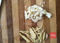 青椒炒腊鸡肉丝的做法图解2