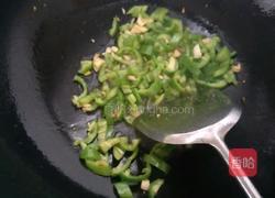 青椒炒腊鸡肉丝的做法图解5