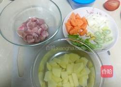 土豆烧肉的做法图解1