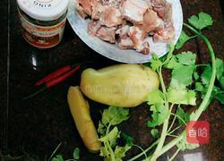 土豆蒸排骨的做法图解1