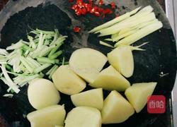 土豆蒸排骨的做法图解2