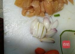 鸡胸肉炒芹菜的做法图解1