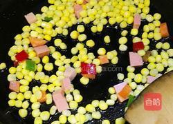 玉米炒葡萄的做法图解3