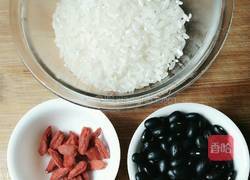 枸杞黑豆粥的做法图解1