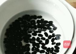 枸杞黑豆粥的做法图解2