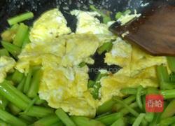 芹菜炒鸡蛋的做法图解6