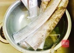 干煎椒盐带鱼的做法图解1