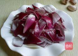 洋葱炒肉的做法图解2