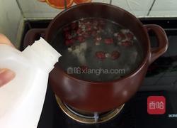 红枣桂圆枸杞乌鸡汤的做法图解6