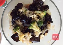 凉拌双耳西兰花的做法图解4