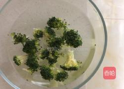 凉拌双耳西兰花的做法图解1