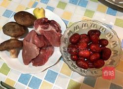 红枣香菇肉丸汤的做法图解1