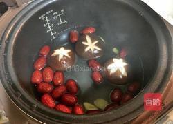 红枣香菇肉丸汤的做法图解5