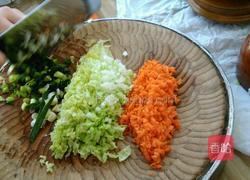 彩虹蔬菜炒饭的做法图解1
