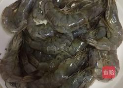 油爆大虾的做法图解1