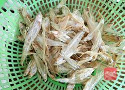 辣炒刨花鱼的做法图解1