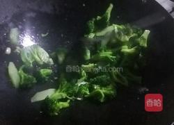 西兰花炒鱼片的做法图解7