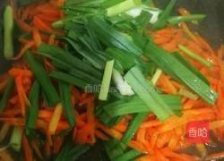 胡萝卜炒大蒜的做法图解4