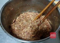 猪肉大葱烧麦的做法图解1