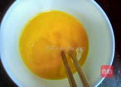 超级简单的腊肠鸡蛋炒饭的做法图解1