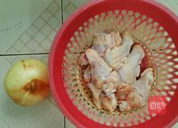 洋葱煎盐焗鸡腿的做法图解1