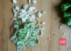 杭椒炒肉的做法图解2