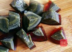 韭菜皮蛋拌豆腐的做法图解8