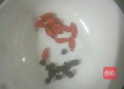 五味子枸杞一茶的做法图解1