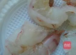 荸荠虾仁猪肉包子的做法图解1