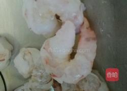 荸荠虾仁猪肉包子的做法图解2