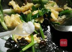 木耳蒜苗炒鸡蛋的做法图解8