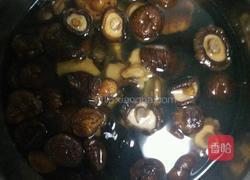 香菇炒木耳的做法图解1