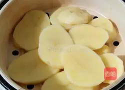 Illustration of how to make mashed potatoes and eggs 3