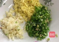 白菜馅肉饺的做法图解1