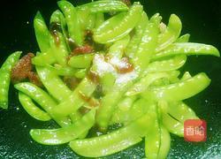 荷兰豆炒腊肠的做法图解7