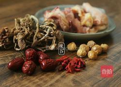 茶树菇无花果煲鸡汤的做法图解1