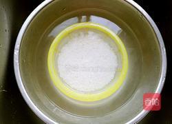 腊肠煲仔饭的做法图解1