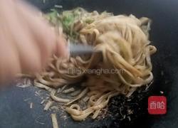 芹菜葱花瘦肉炒河粉的做法图解5