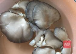 黄心菜炒蘑菇的做法图解1
