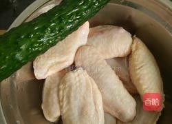 黄瓜烧鸡翅的做法图解1