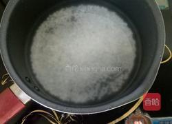 宝宝辅食三文鱼粥的做法图解2