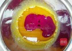 火龙果奶油蛋糕卷的做法图解3
