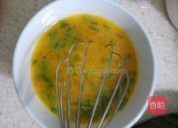 胡萝卜鸡蛋面的做法图解2