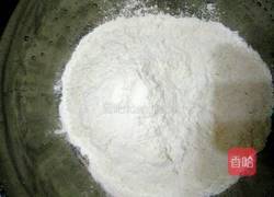 玉米牛奶鸡蛋饼的做法图解1