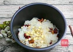 红枣银耳莲子粥的做法图解3