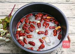 红枣银耳莲子粥的做法图解4