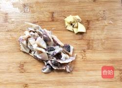 香菇墨鱼炖鸡的做法图解3