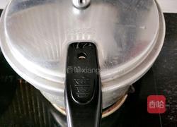 香菇墨鱼炖鸡的做法图解6